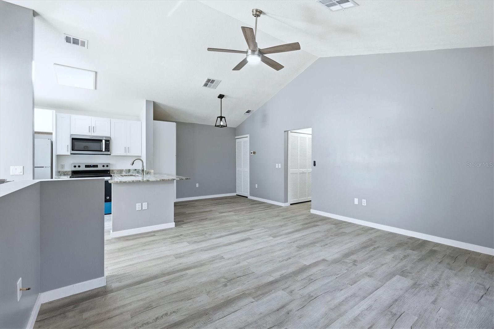 Image 8 of 22 For 5651 Gardens Drive 5651