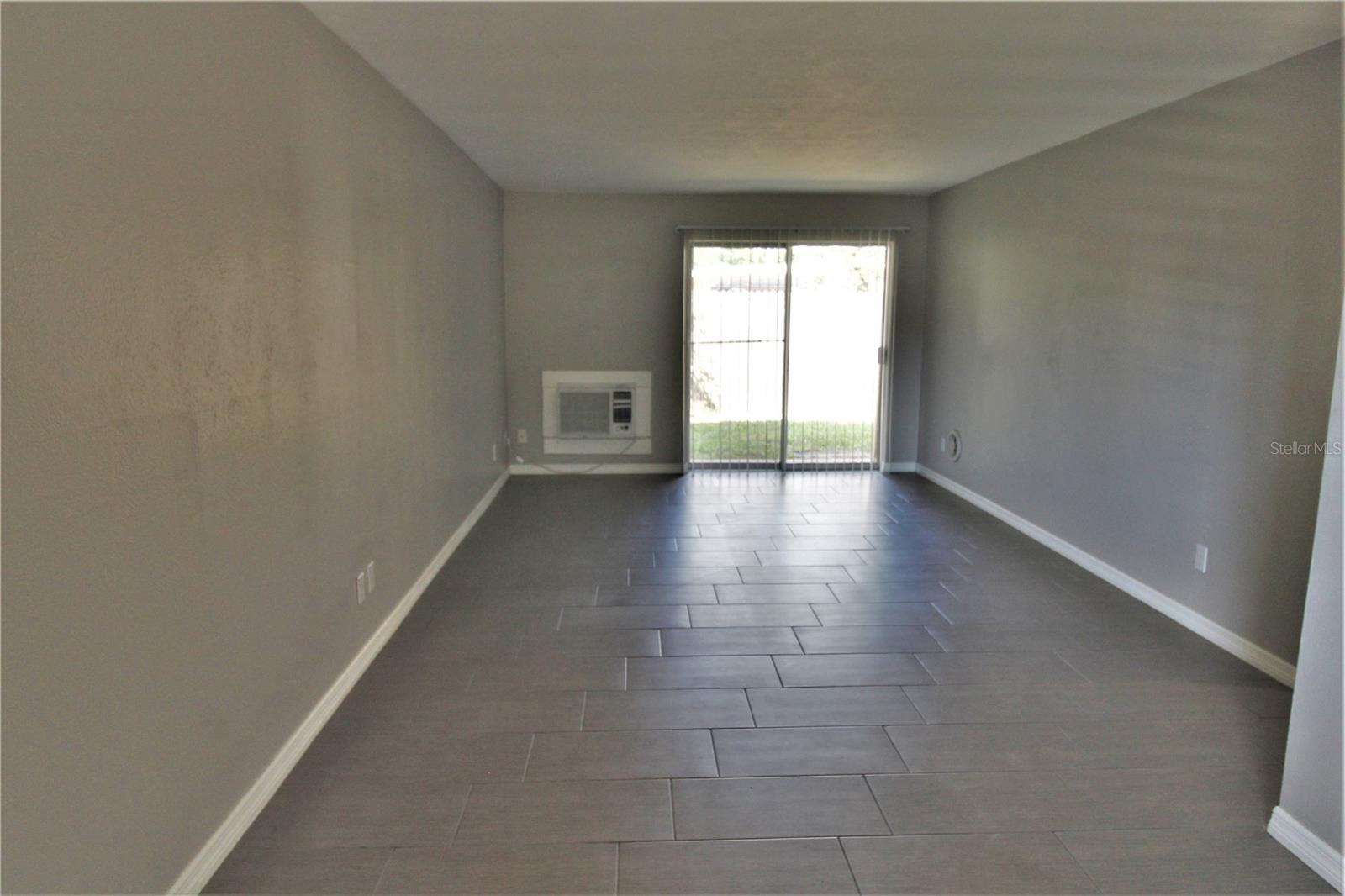 Image 4 of 18 For 3001 Bee Ridge Road 113