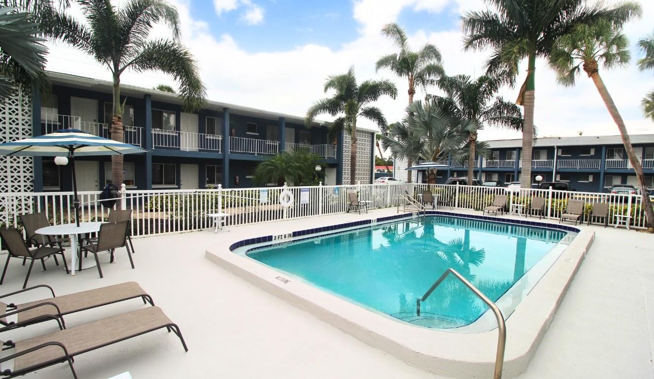 Image 9 of 18 For 3001 Bee Ridge Road 113