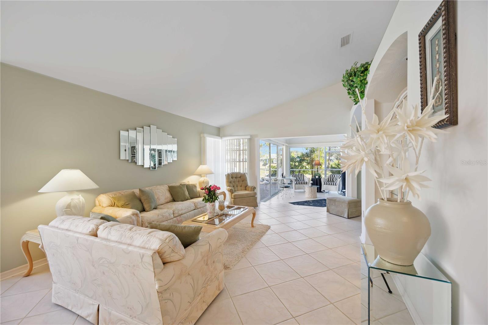 Image 11 of 72 For 4076 Lyndhurst Court