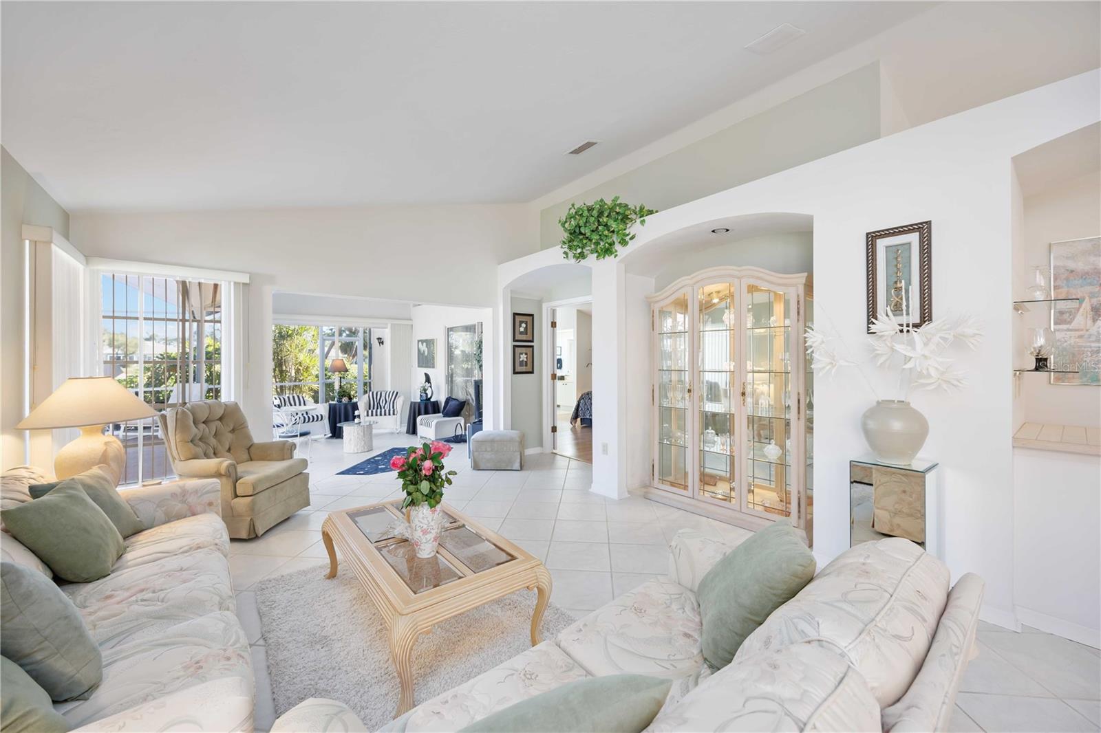 Image 12 of 72 For 4076 Lyndhurst Court