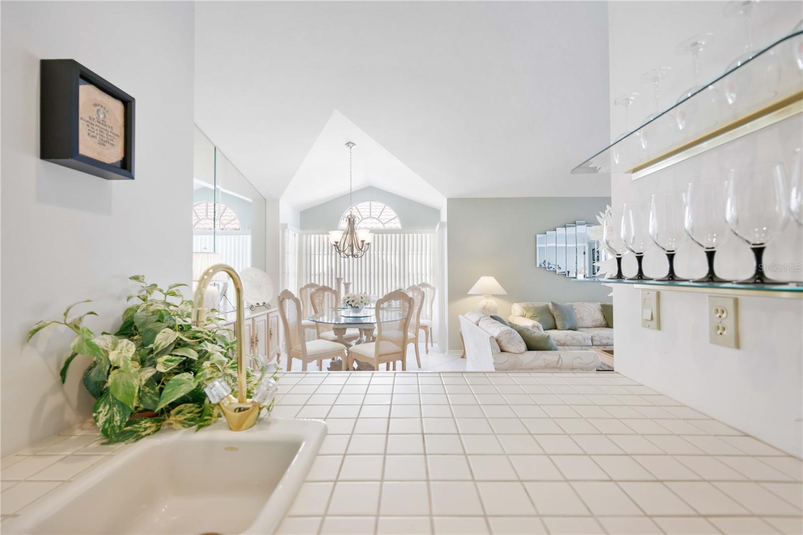 Image 15 of 72 For 4076 Lyndhurst Court