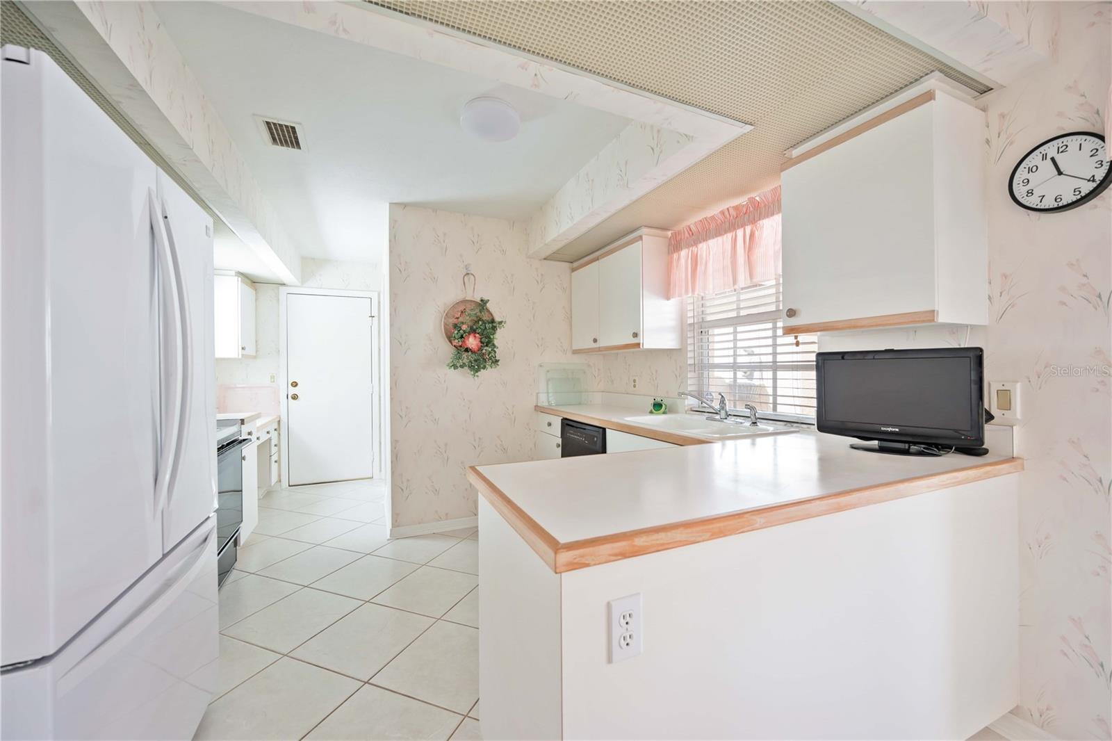 Image 18 of 72 For 4076 Lyndhurst Court