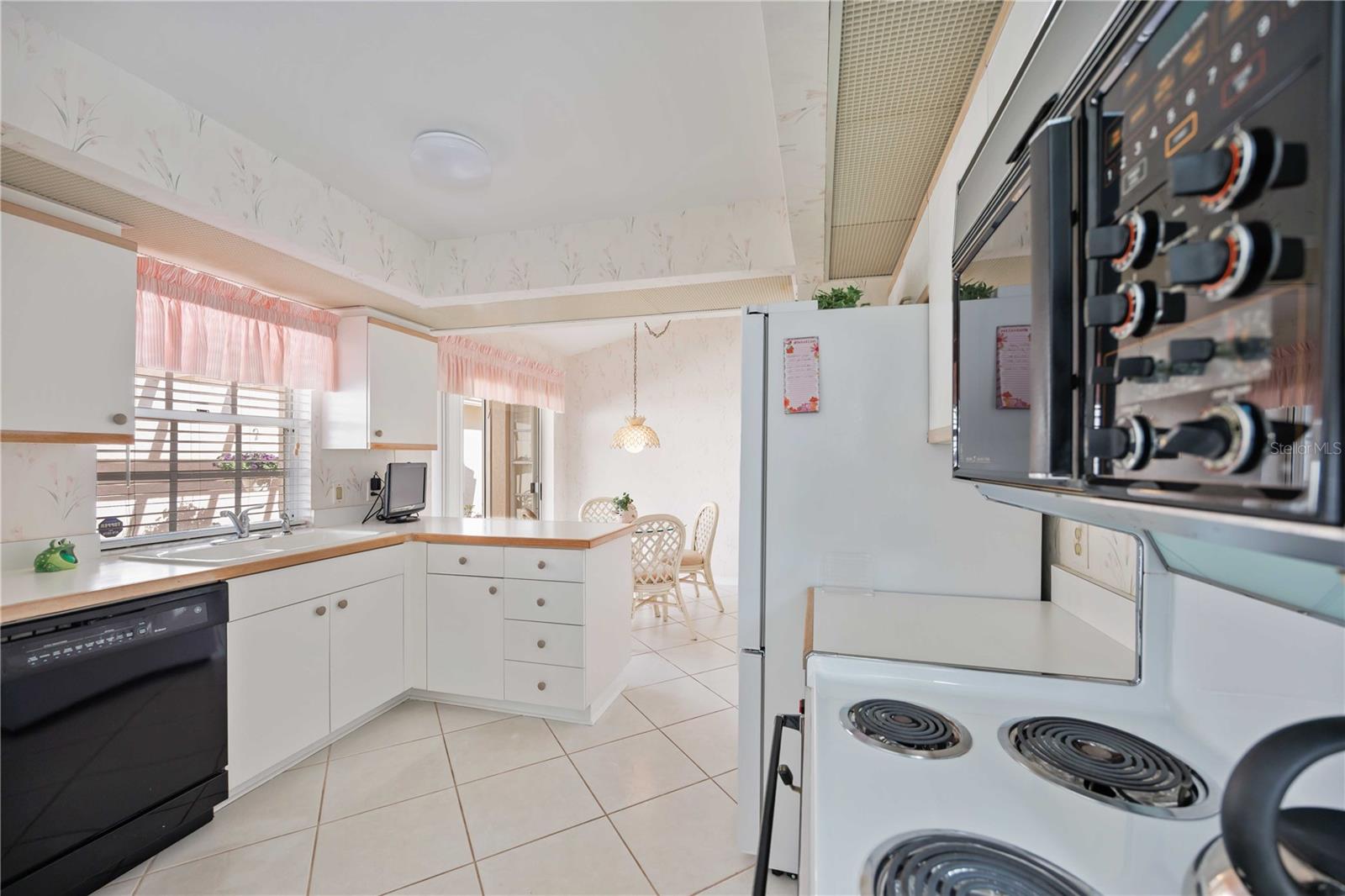 Image 20 of 72 For 4076 Lyndhurst Court