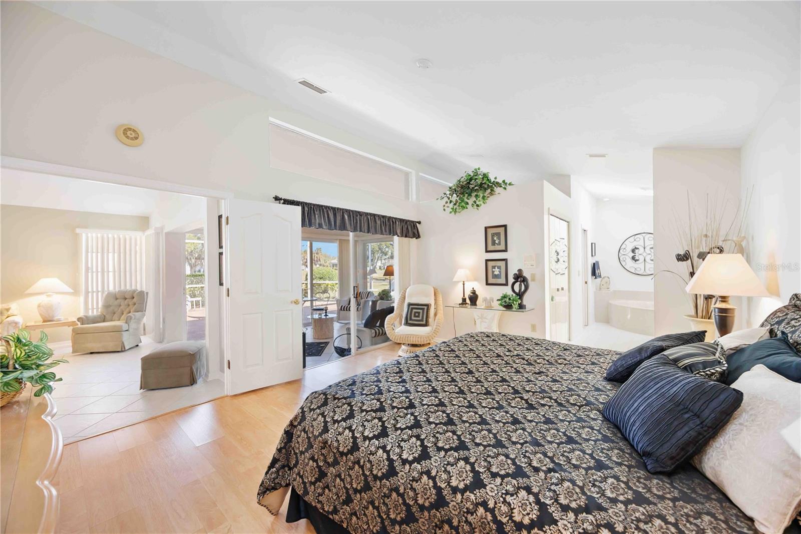 Image 24 of 72 For 4076 Lyndhurst Court