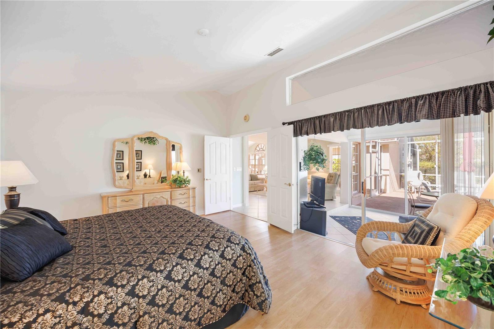 Image 25 of 72 For 4076 Lyndhurst Court