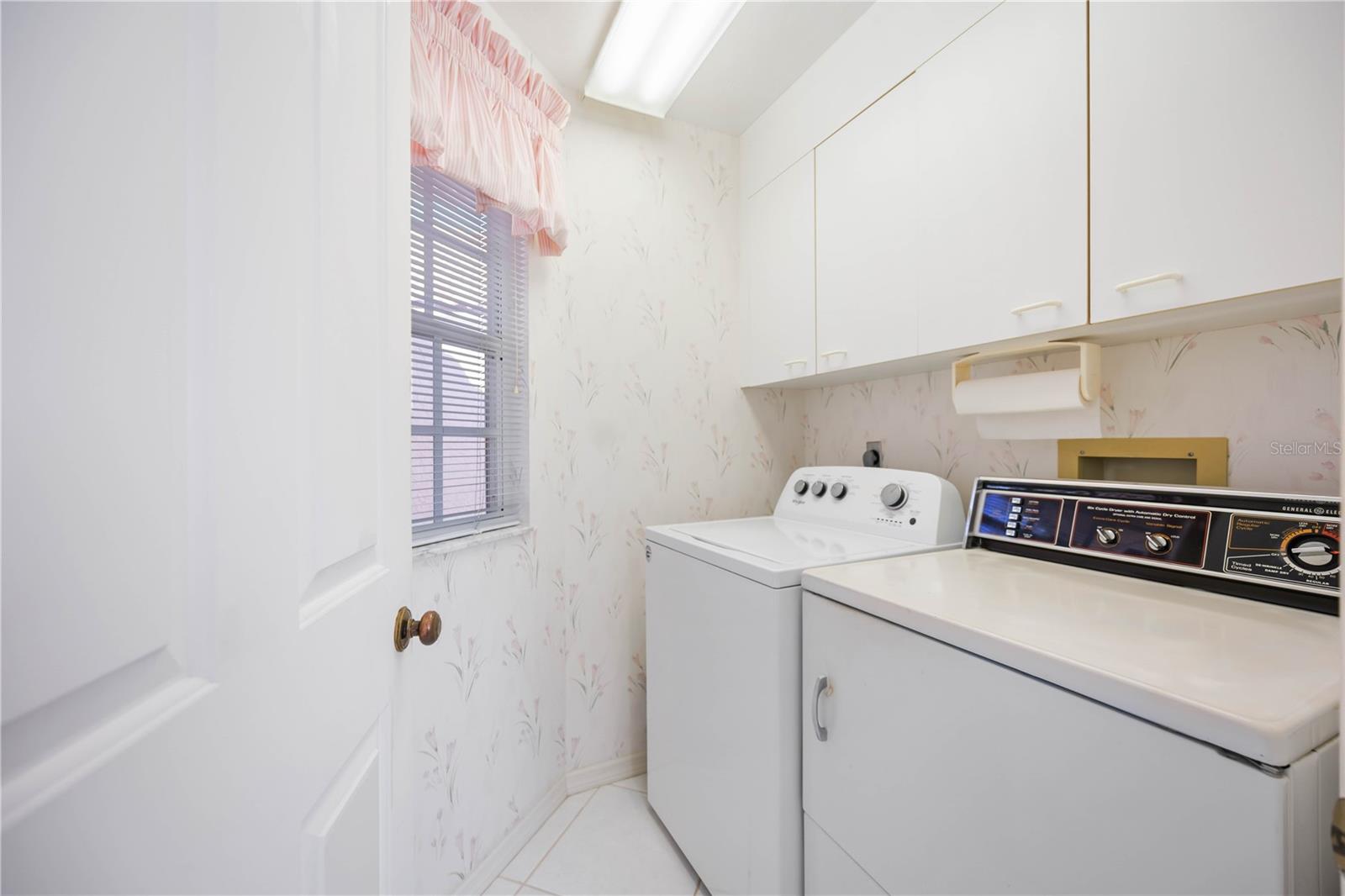 Image 32 of 72 For 4076 Lyndhurst Court