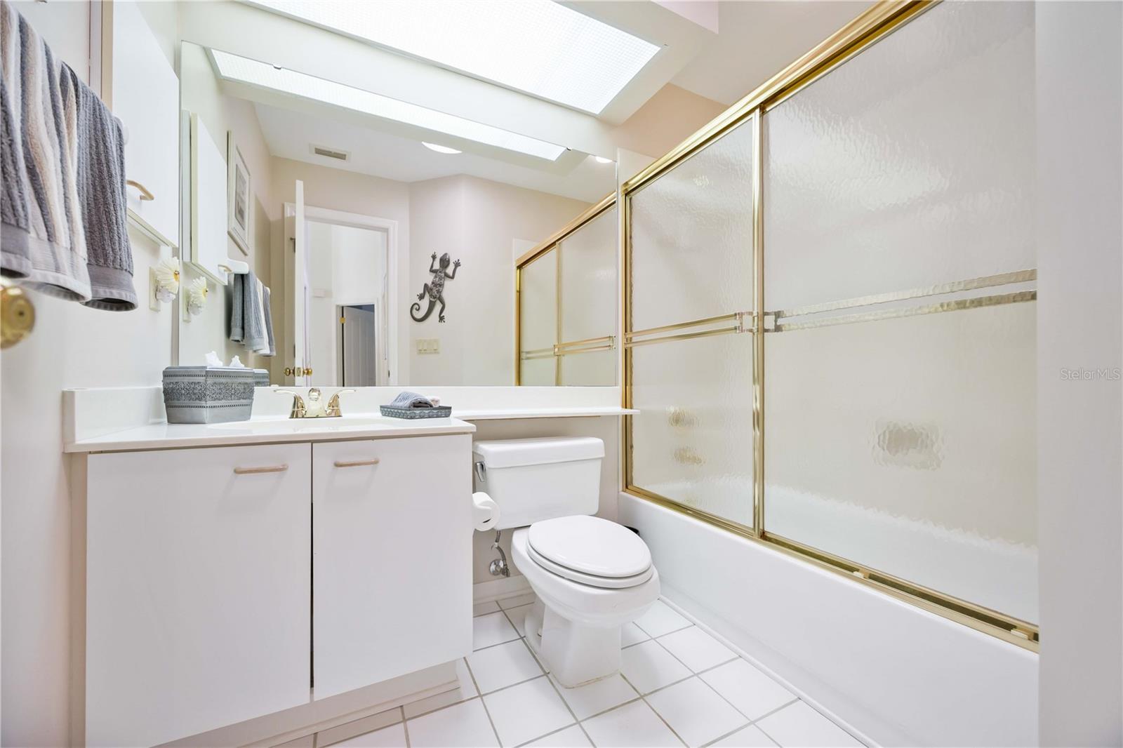 Image 35 of 72 For 4076 Lyndhurst Court