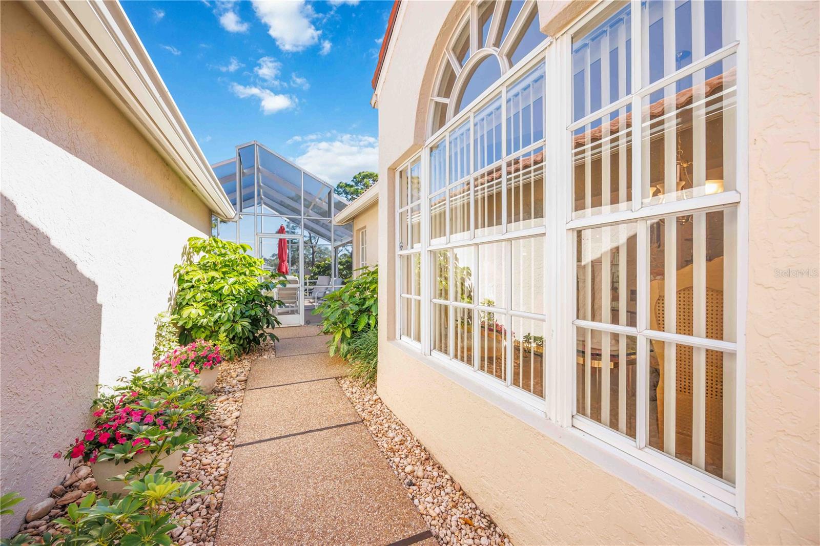 Image 39 of 72 For 4076 Lyndhurst Court