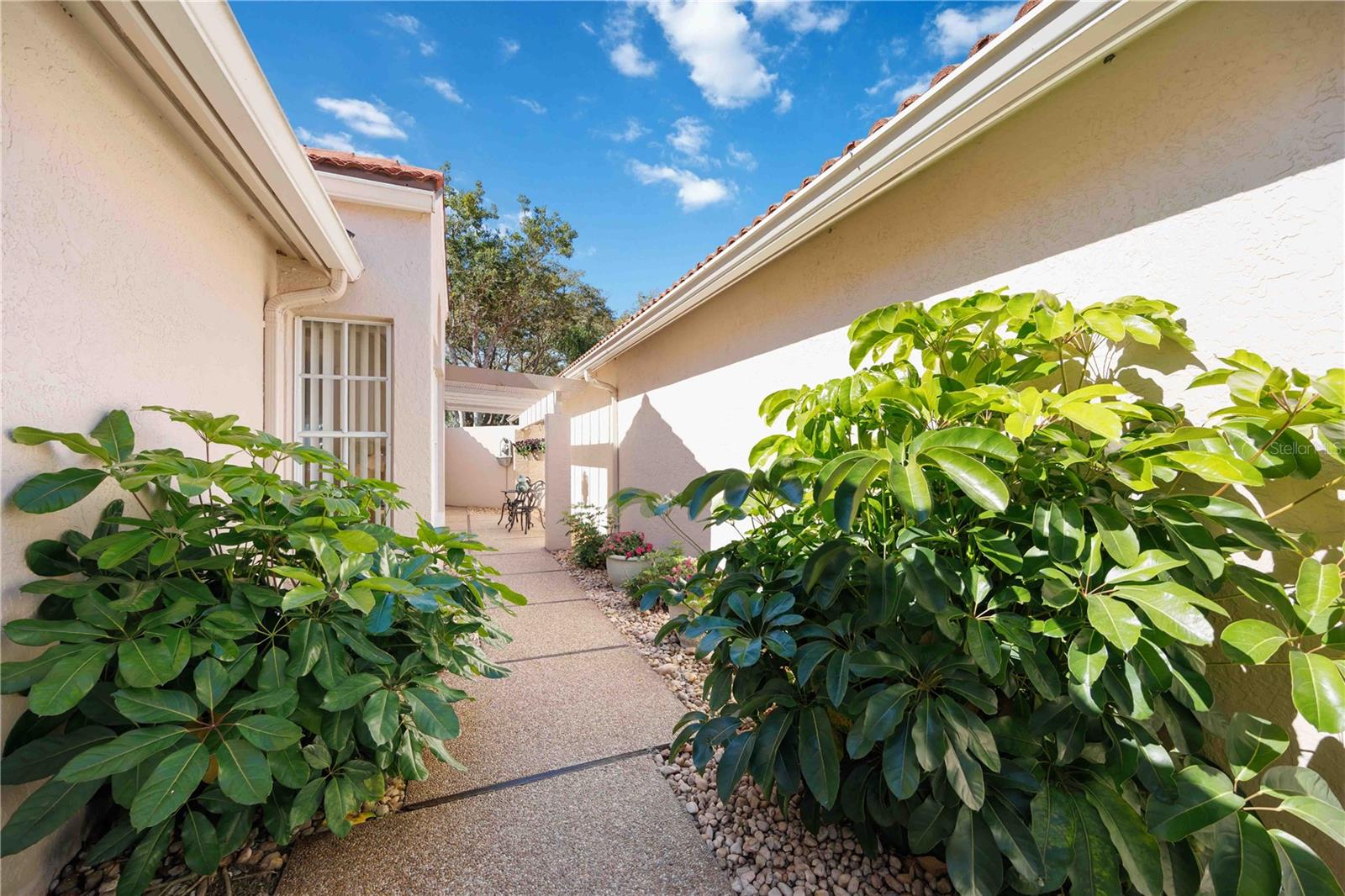 Image 41 of 72 For 4076 Lyndhurst Court