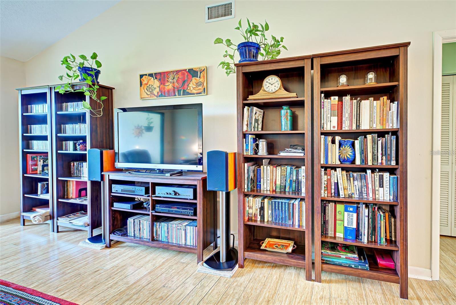 Image 19 of 59 For 656 Bird Bay Circle 11