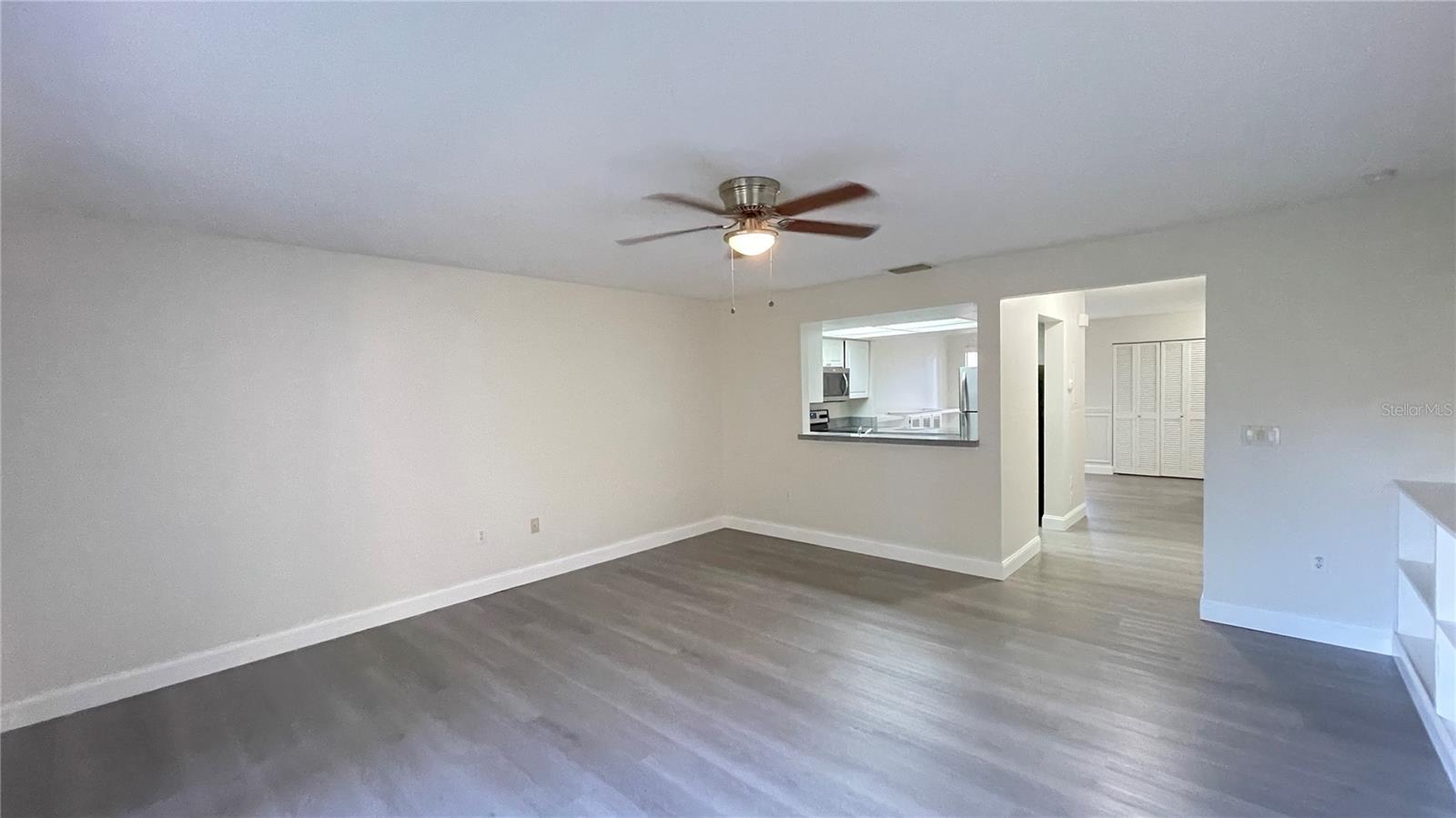 Image 11 of 37 For 892 Sunridge Drive 892