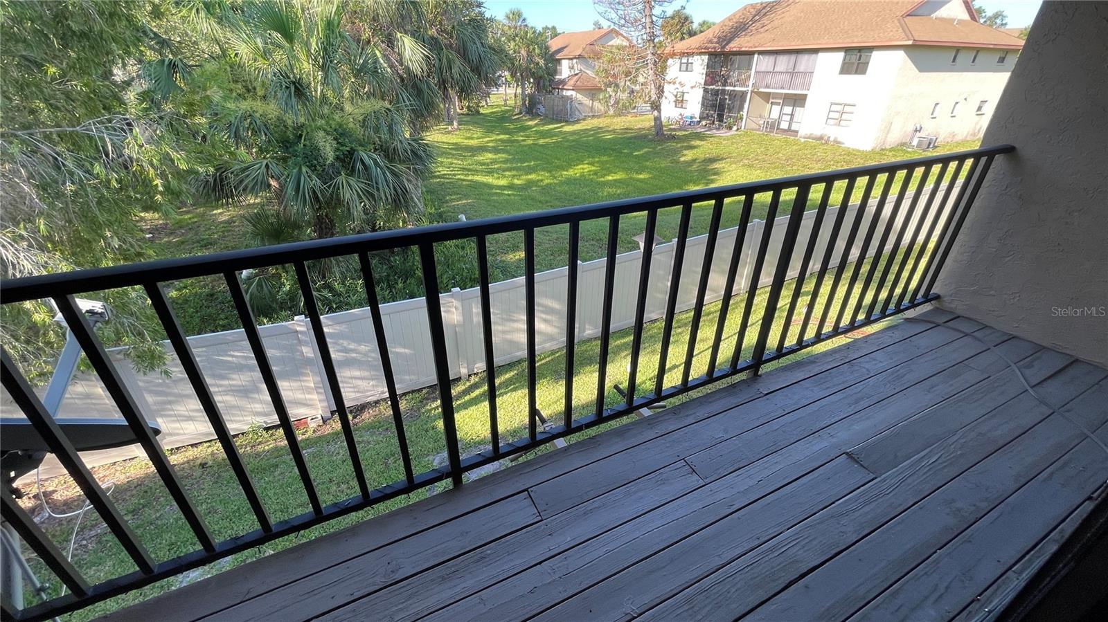 Image 19 of 37 For 892 Sunridge Drive 892