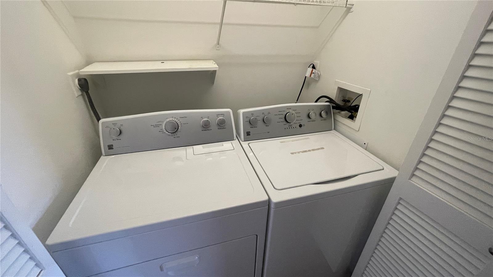 Image 23 of 37 For 892 Sunridge Drive 892