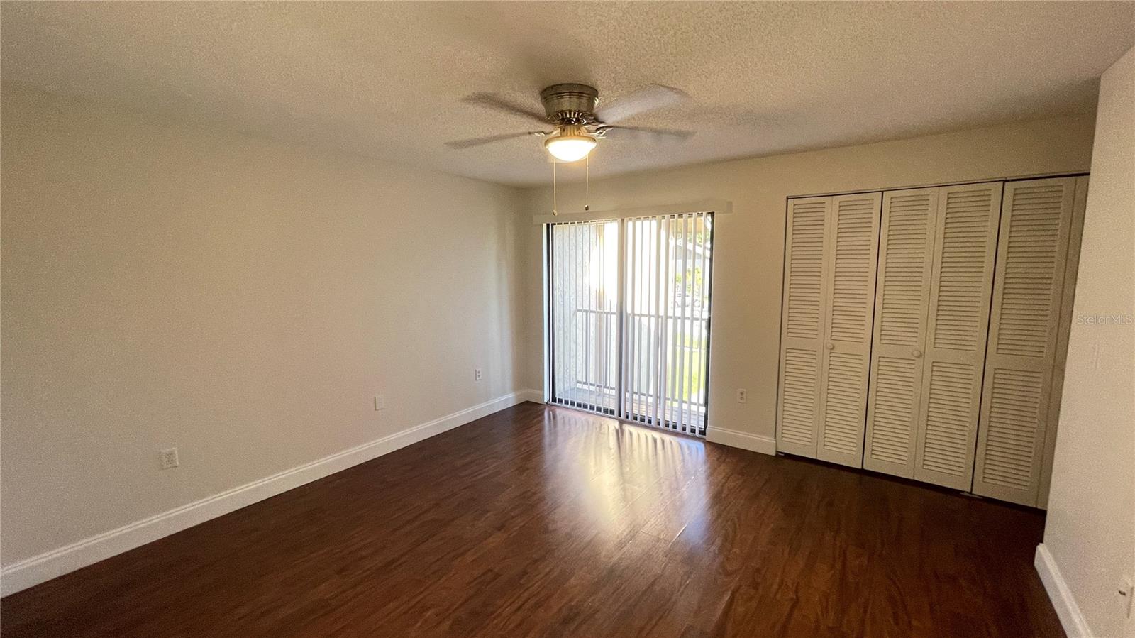 Image 25 of 37 For 892 Sunridge Drive 892