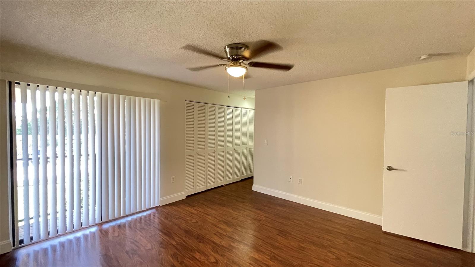 Image 28 of 37 For 892 Sunridge Drive 892