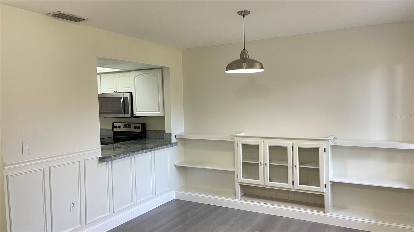 Image 3 of 37 For 892 Sunridge Drive 892