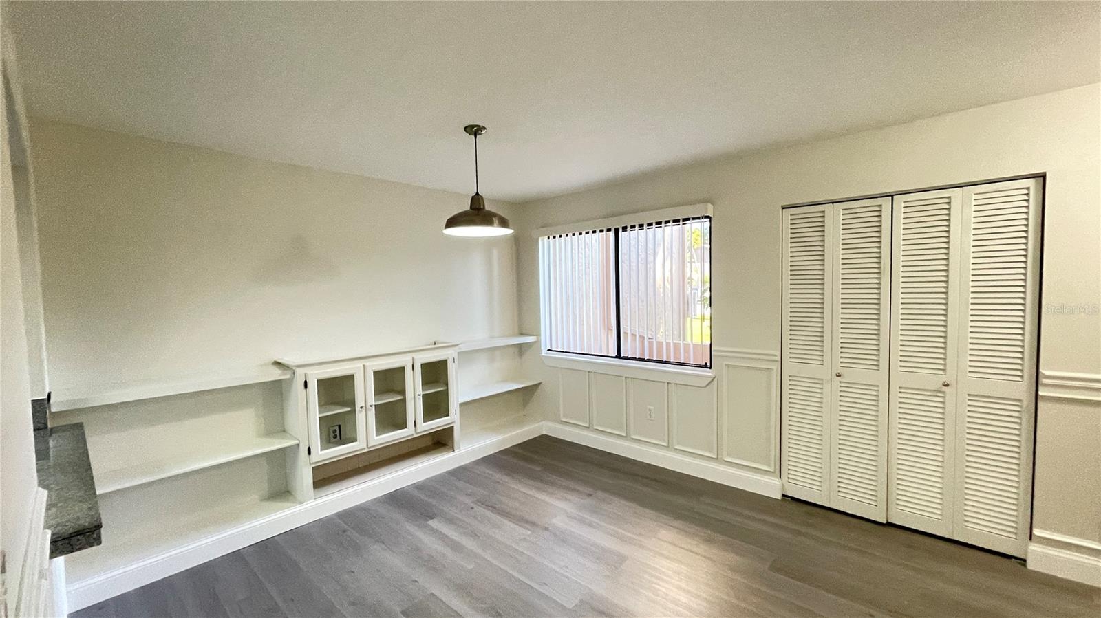 Image 4 of 37 For 892 Sunridge Drive 892