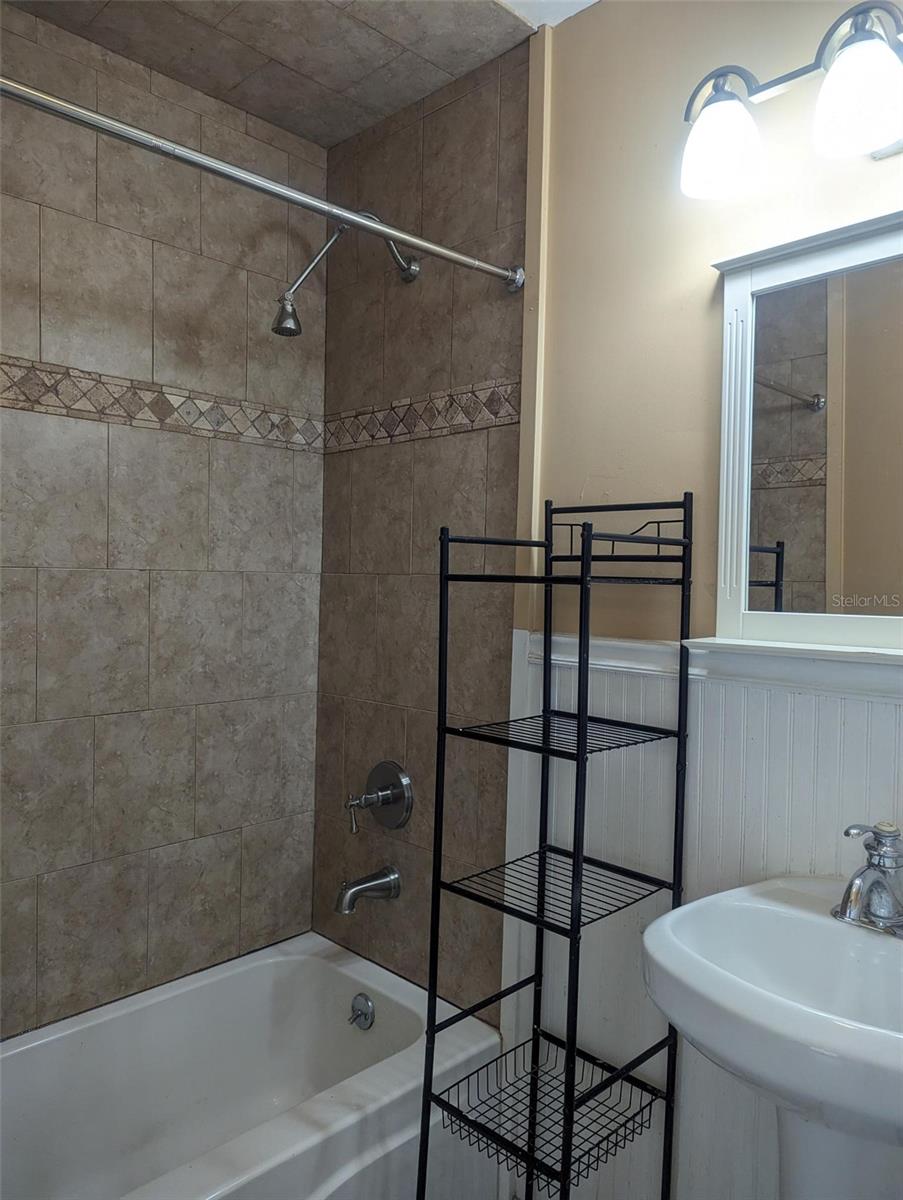 Image 5 of 18 For 1368 Shade Avenue