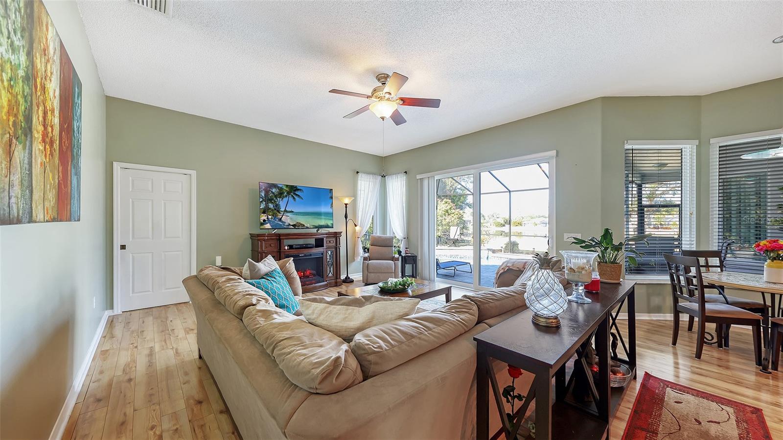 Image 22 of 64 For 7501 52nd Terrace E