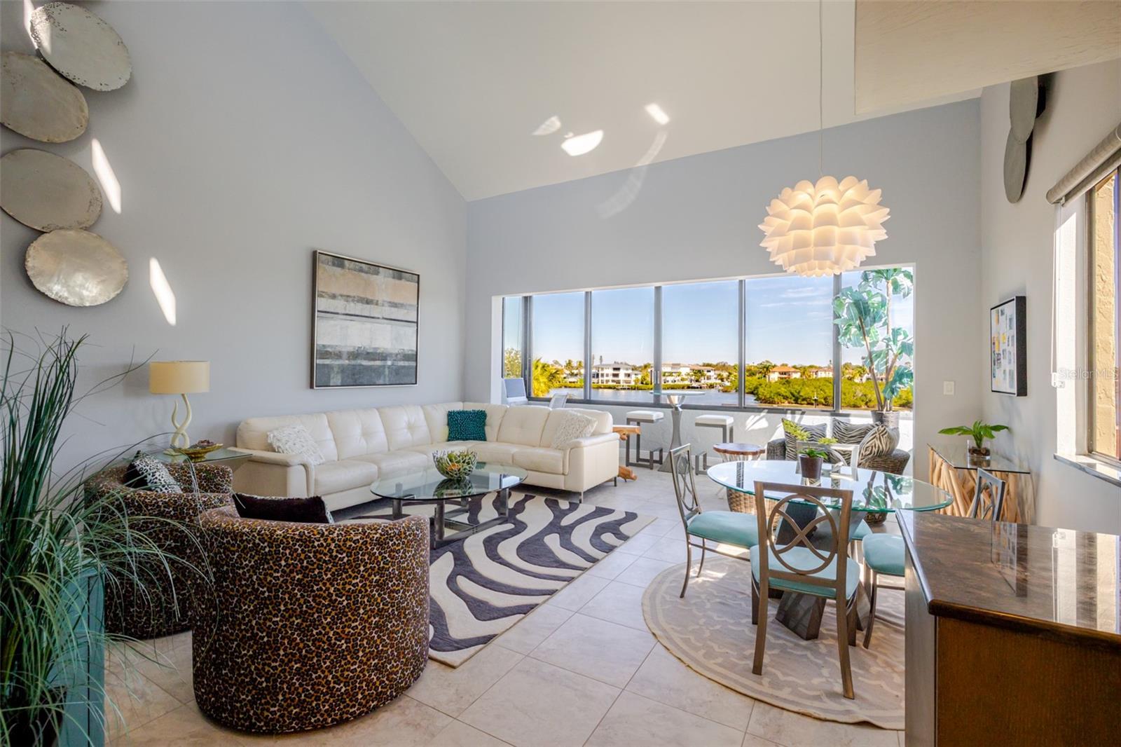 Image 11 of 83 For 6285 Midnight Pass Road 307