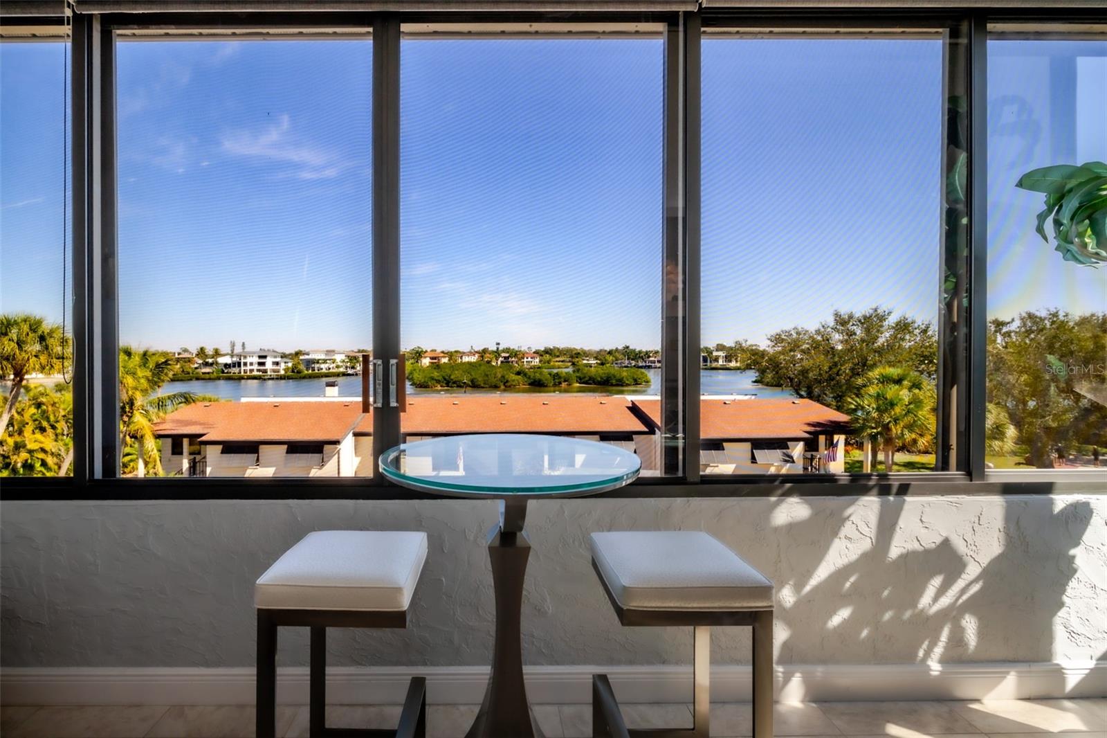 Image 15 of 83 For 6285 Midnight Pass Road 307