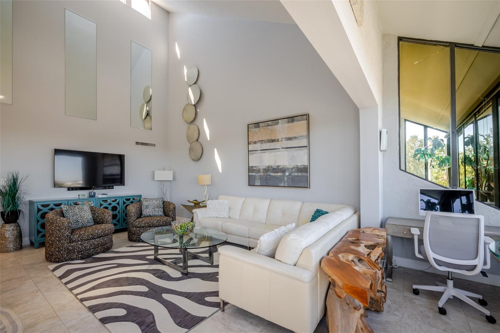 Image 17 of 83 For 6285 Midnight Pass Road 307