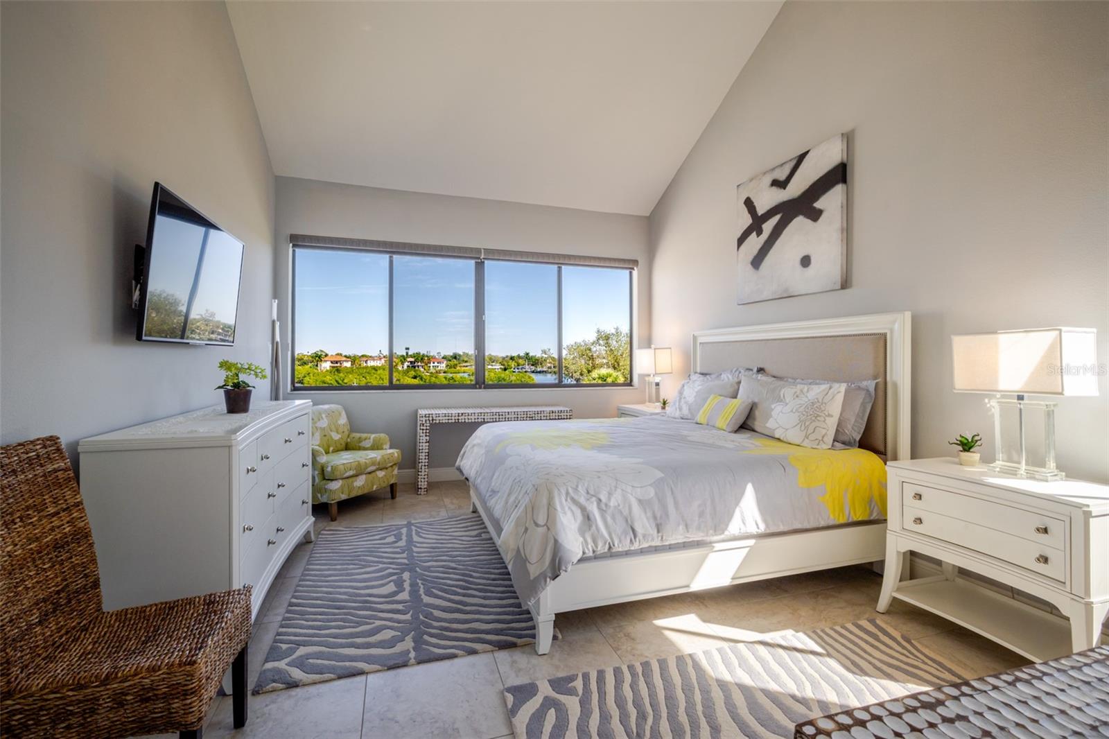 Image 21 of 83 For 6285 Midnight Pass Road 307