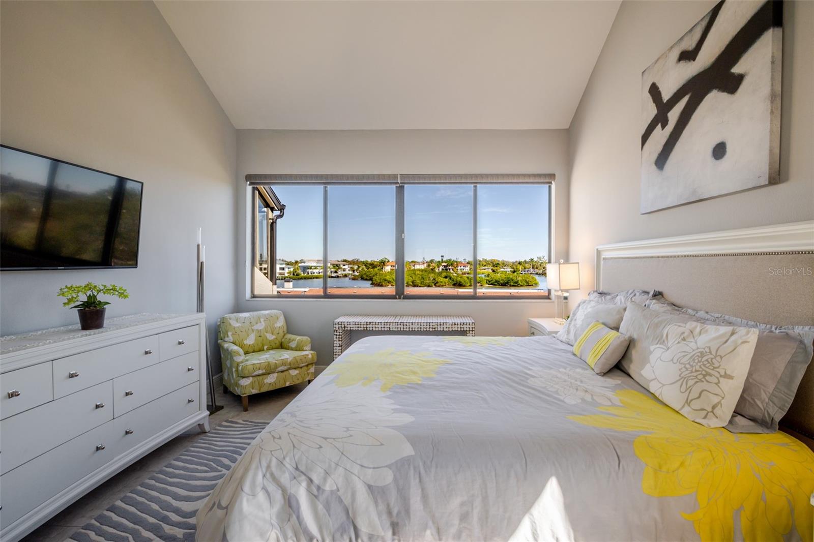 Image 22 of 83 For 6285 Midnight Pass Road 307