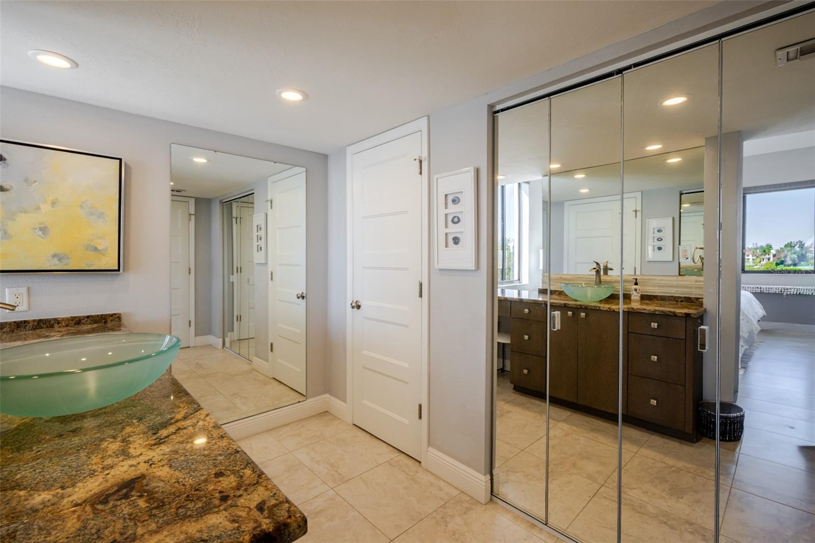 Image 28 of 83 For 6285 Midnight Pass Road 307