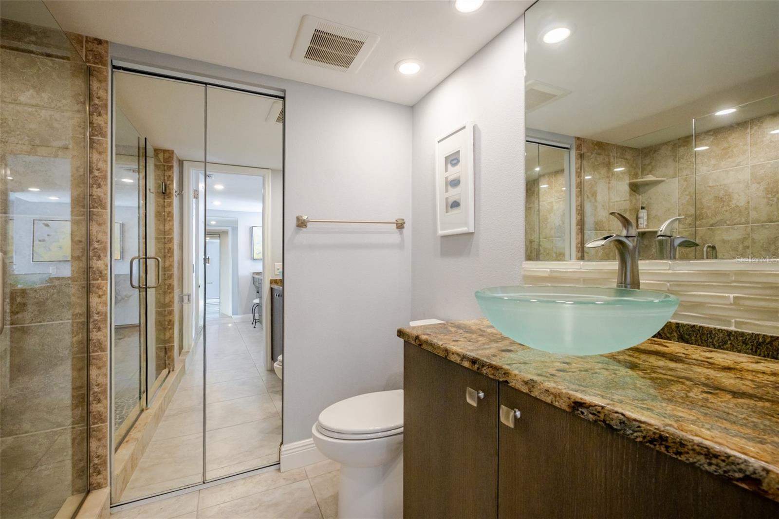 Image 32 of 83 For 6285 Midnight Pass Road 307