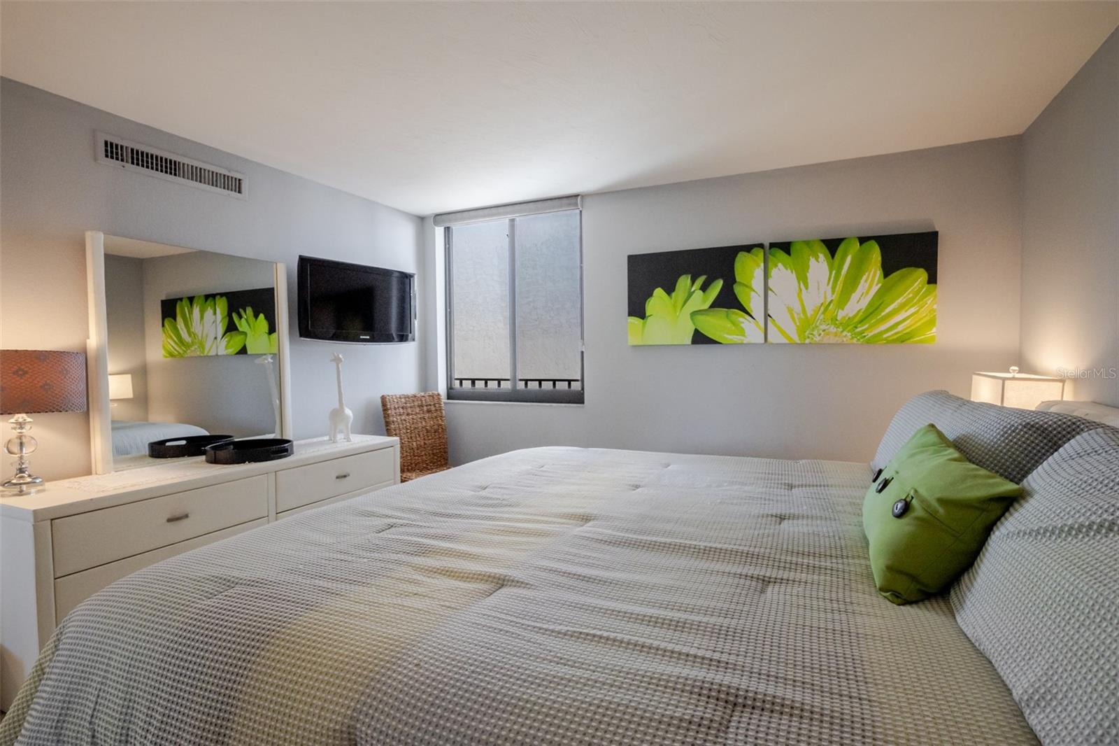 Image 35 of 83 For 6285 Midnight Pass Road 307