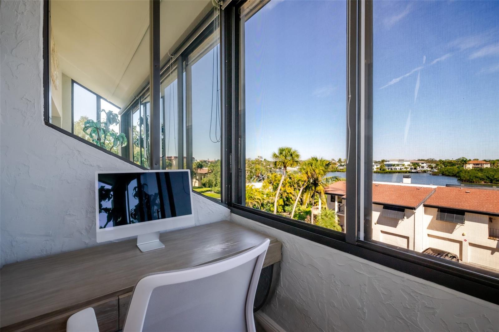 Image 39 of 83 For 6285 Midnight Pass Road 307