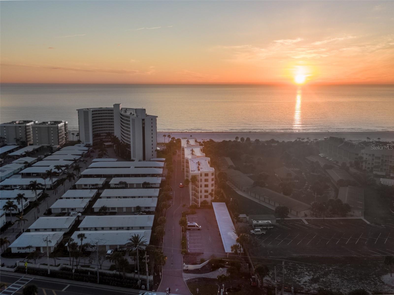 Image 54 of 83 For 6285 Midnight Pass Road 307