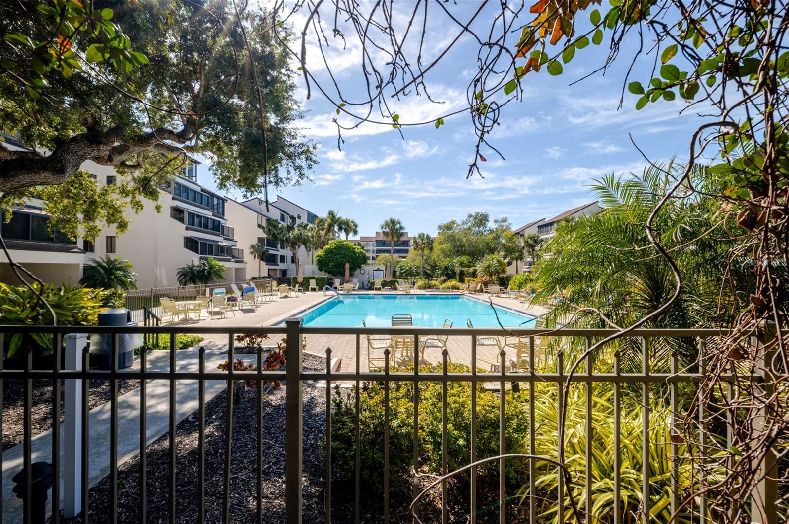 Image 63 of 83 For 6285 Midnight Pass Road 307