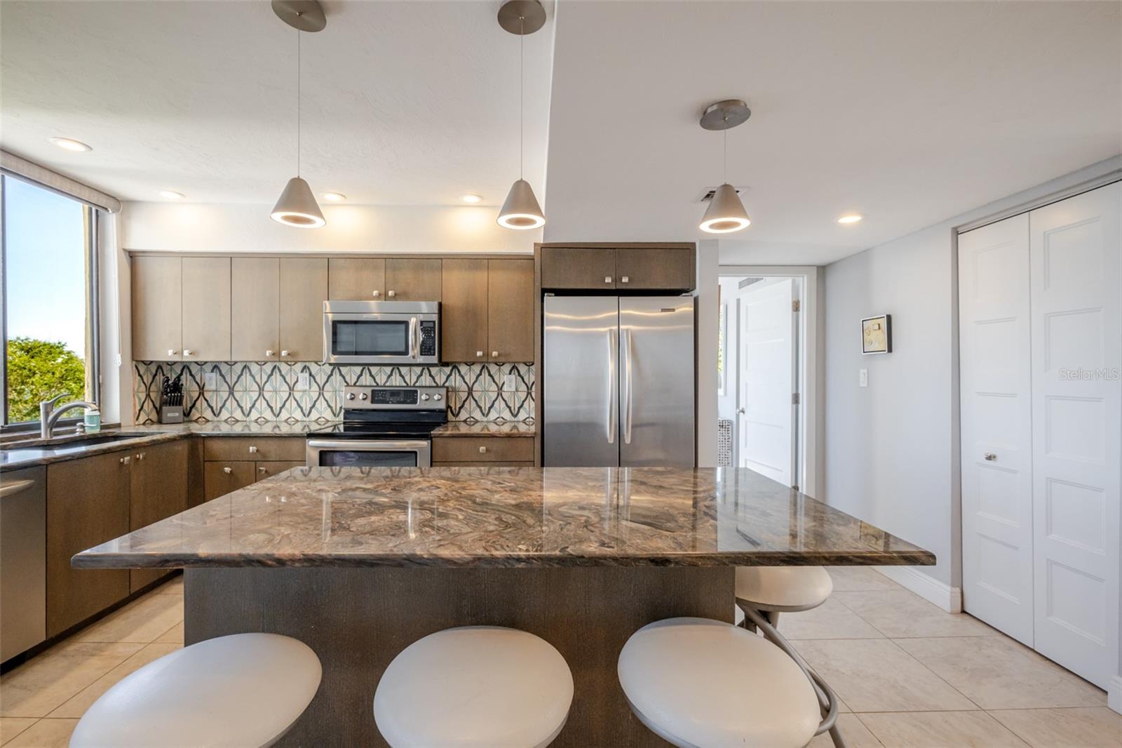 Image 7 of 83 For 6285 Midnight Pass Road 307