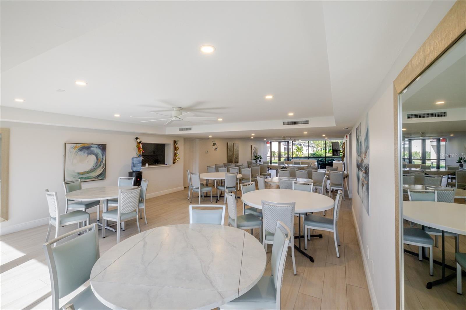 Image 71 of 83 For 6285 Midnight Pass Road 307