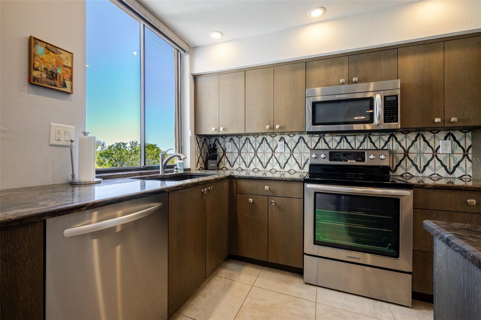 Image 9 of 83 For 6285 Midnight Pass Road 307