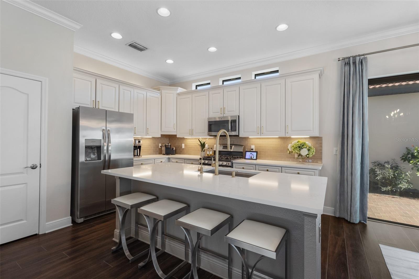 Image 20 of 95 For 10619 Glencorse Terrace