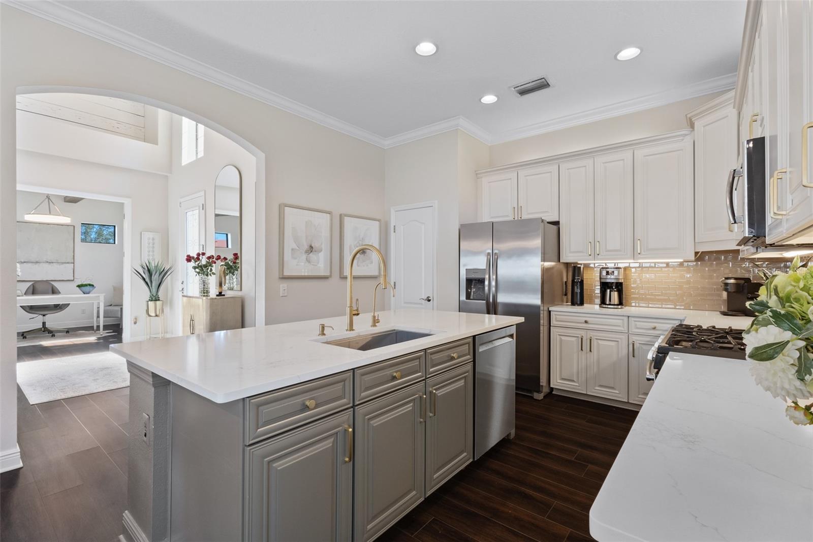 Image 23 of 95 For 10619 Glencorse Terrace