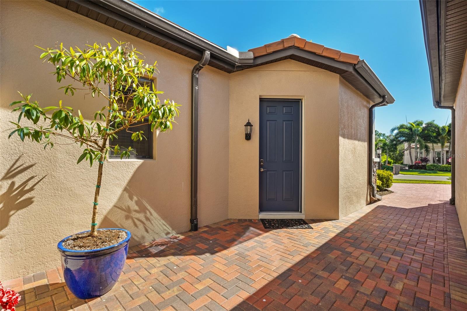 Image 61 of 95 For 10619 Glencorse Terrace