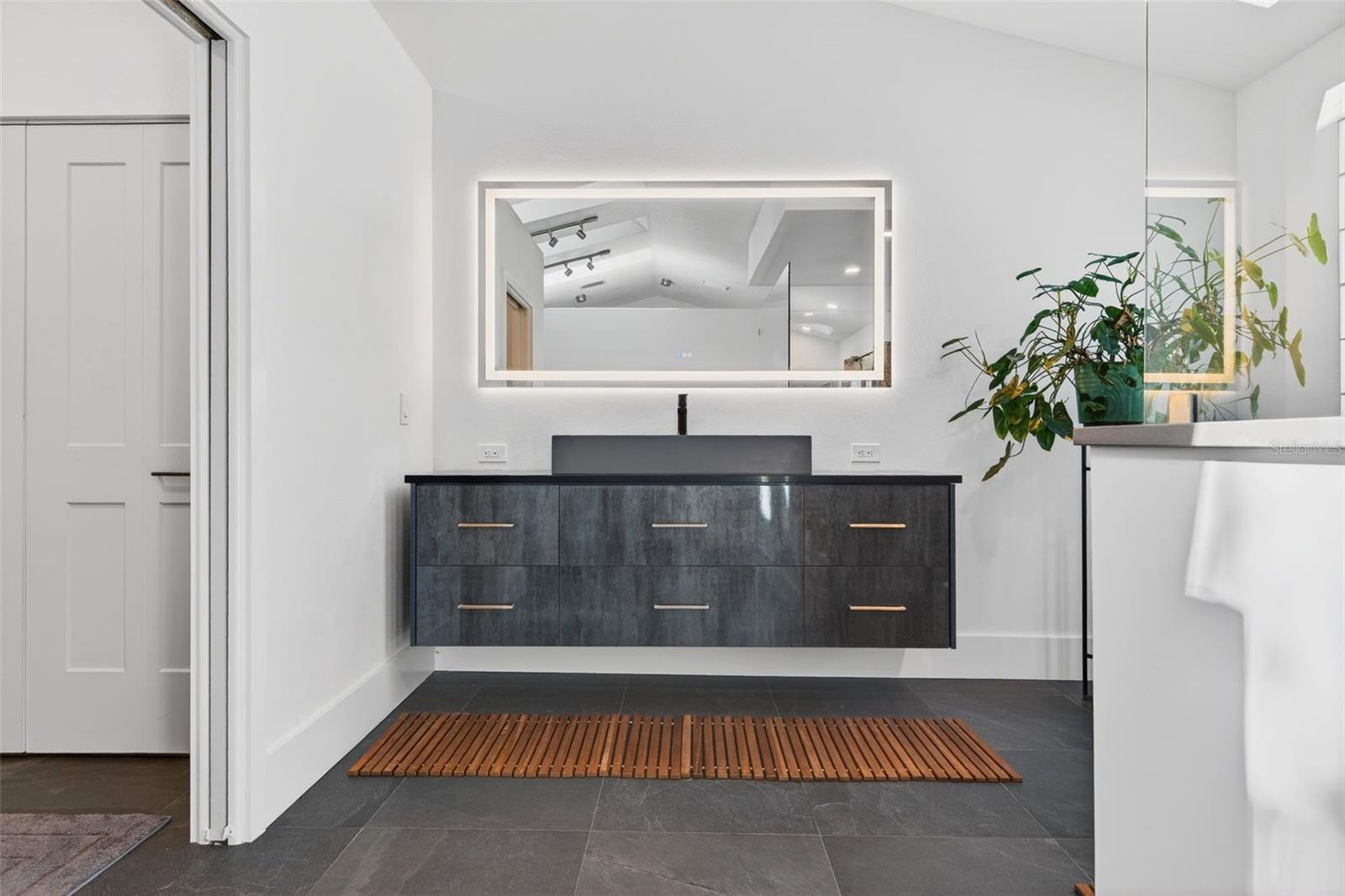 Image 39 of 83 For 2392 Landings Circle