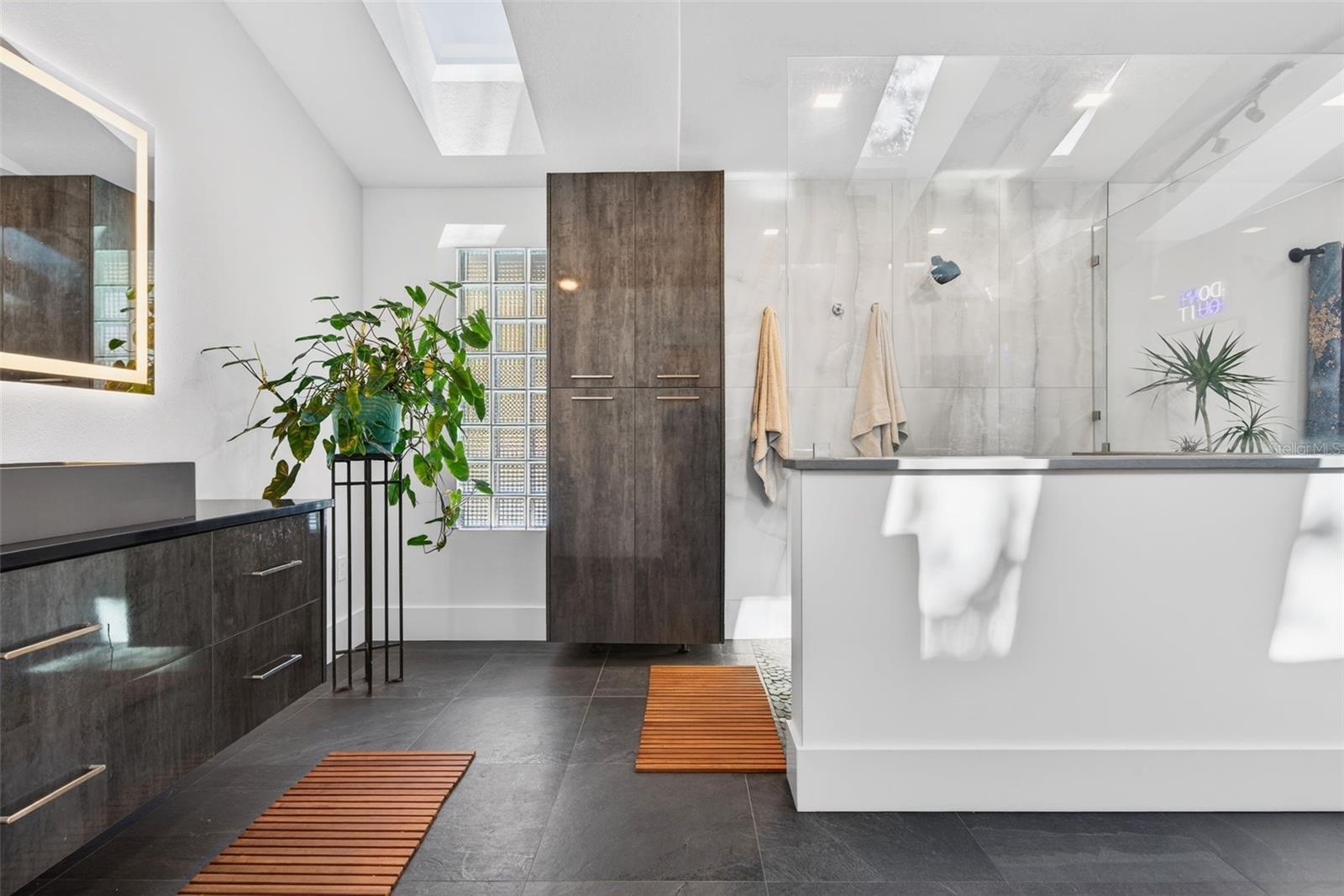 Image 40 of 83 For 2392 Landings Circle