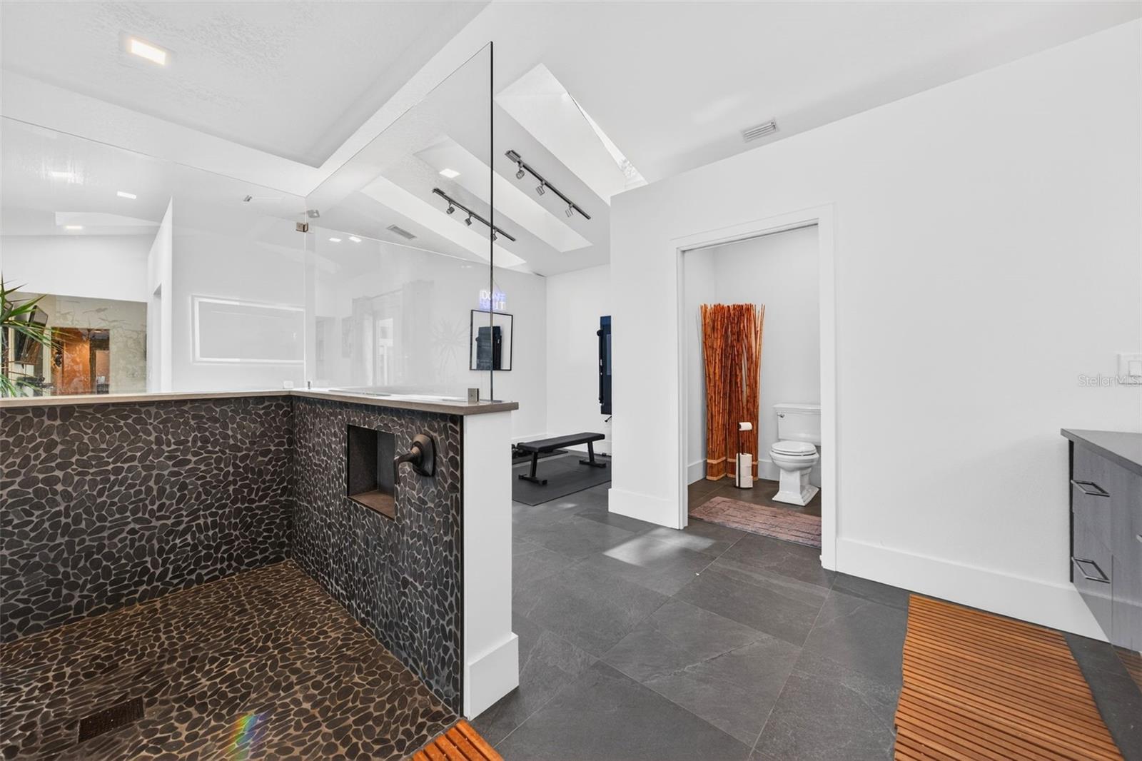 Image 42 of 83 For 2392 Landings Circle