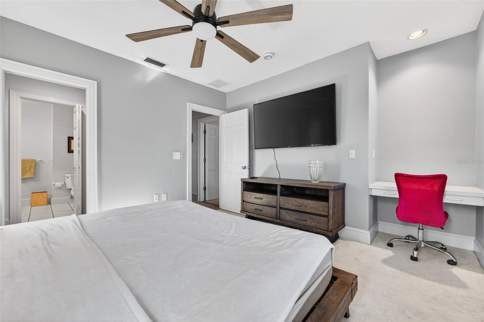 Image 46 of 83 For 2392 Landings Circle