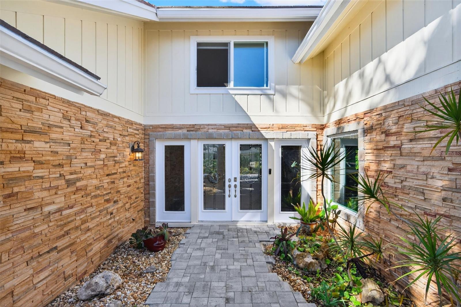 Image 7 of 83 For 2392 Landings Circle