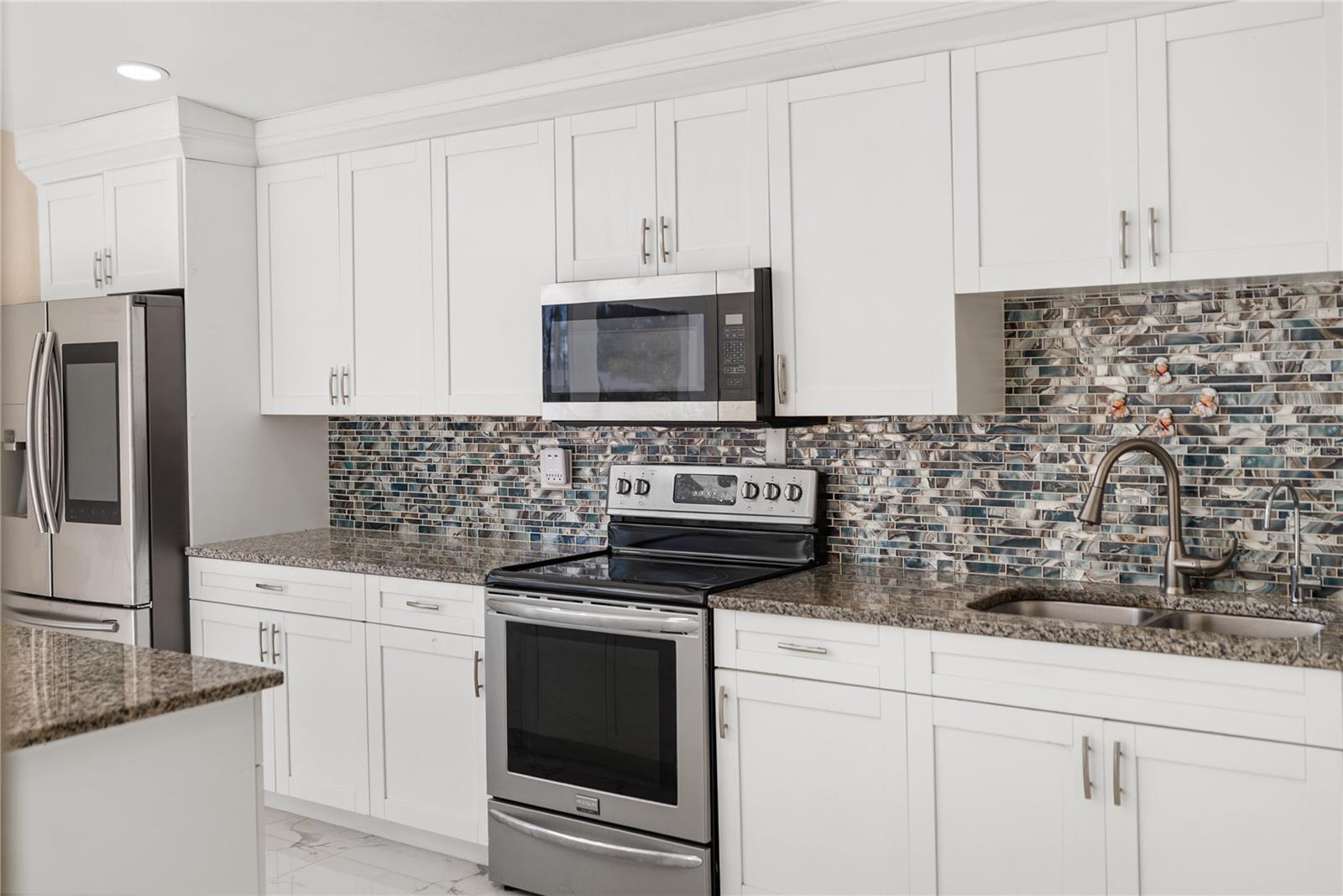 Listing photo id 10 for 3675 Prudence Drive