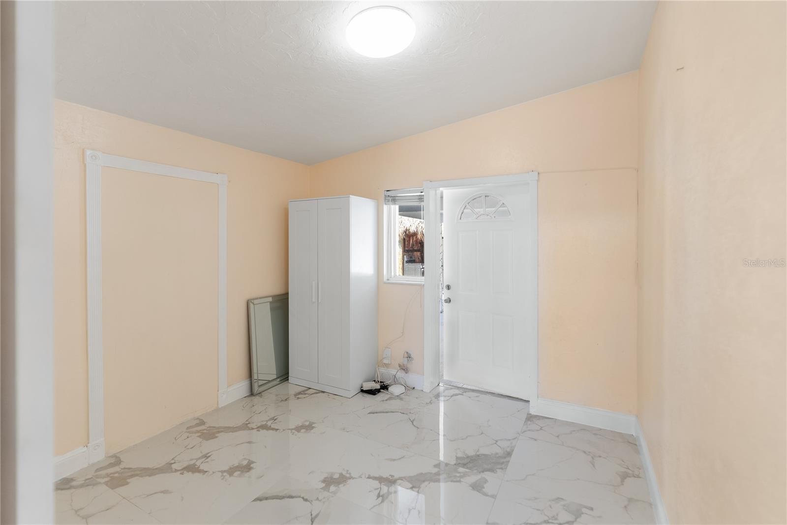 Listing photo id 13 for 3675 Prudence Drive