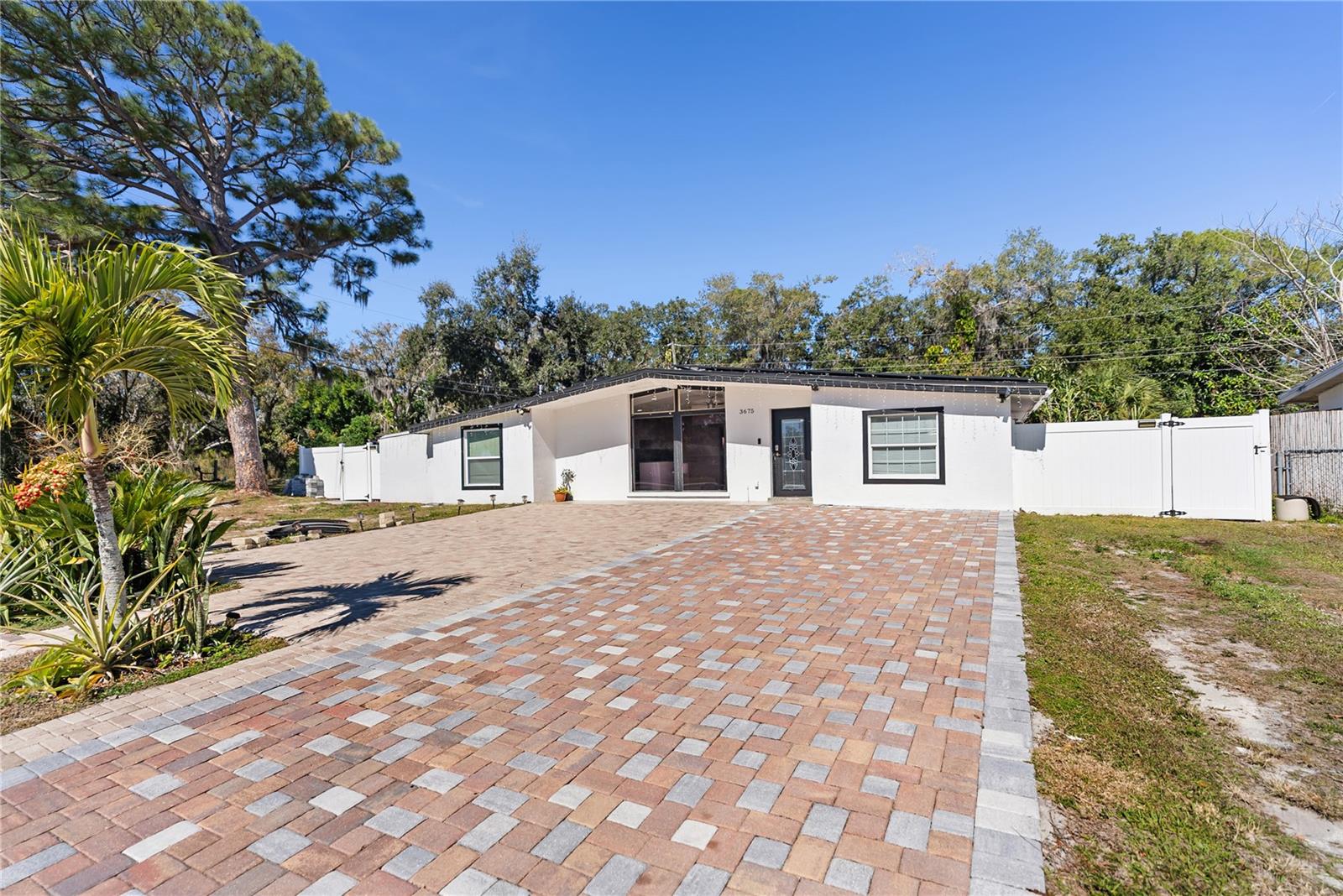 Listing photo id 0 for 3675 Prudence Drive