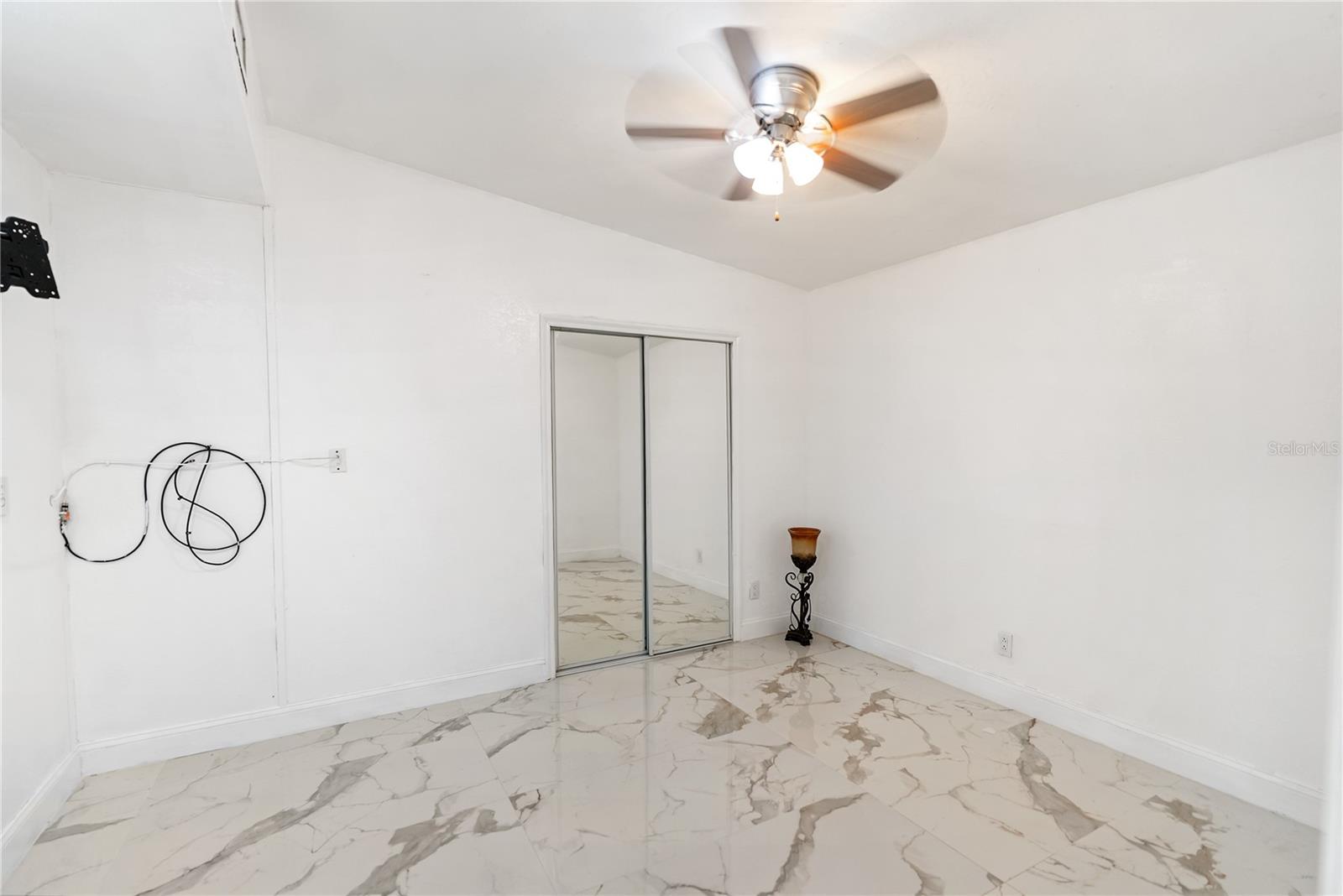 Listing photo id 18 for 3675 Prudence Drive